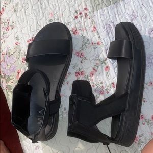 Platform Mia Sandals